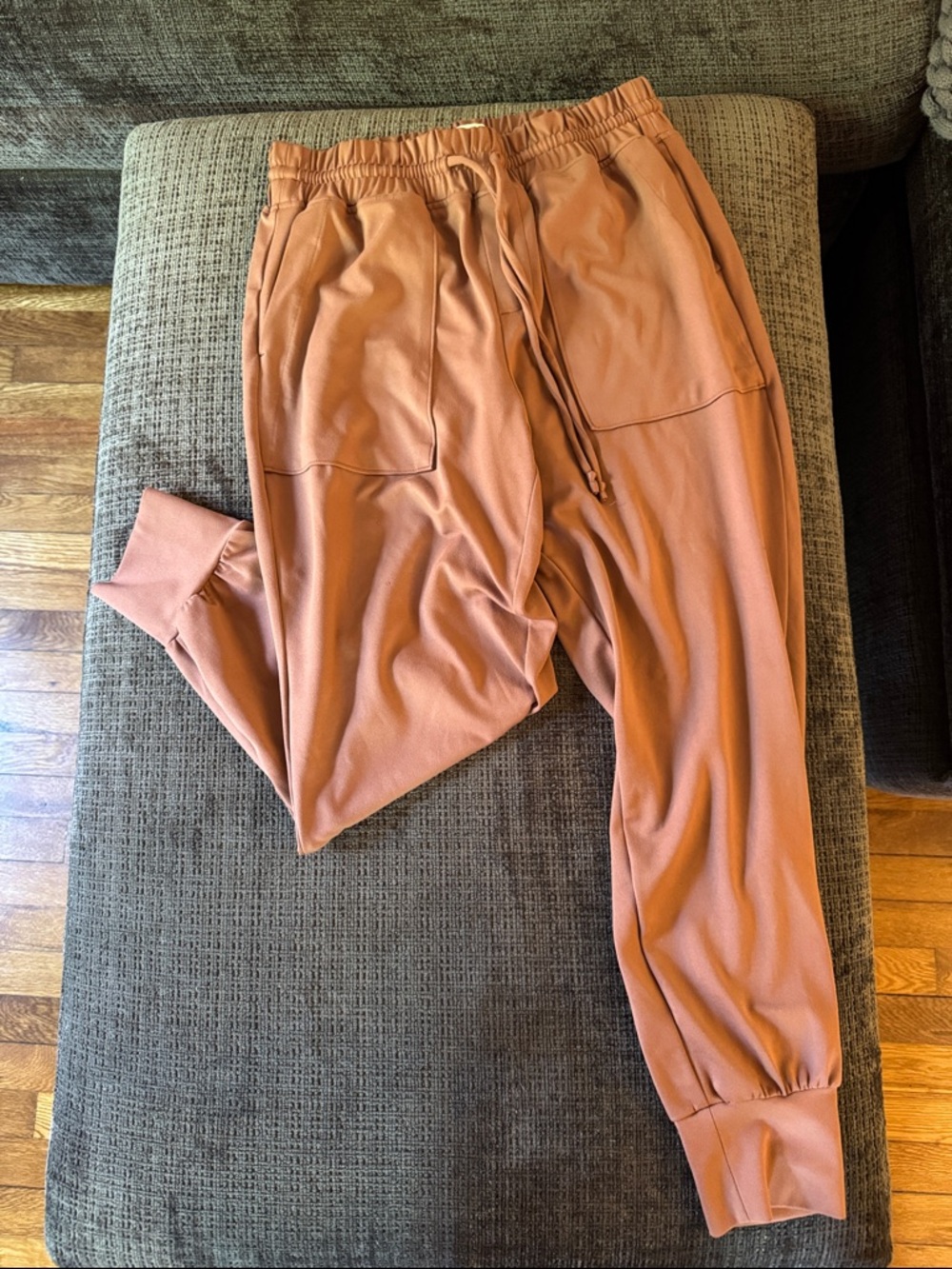 Lou & Grey Elastic Waist Jogger Sweatpants Pants in Mauve